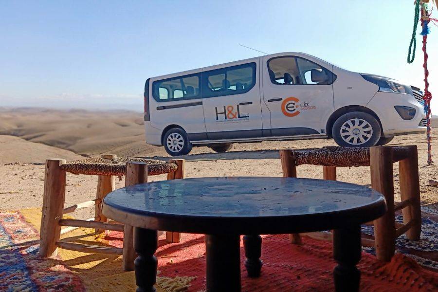 Quadriciclo, passeio de camelo e jantar no deserto rochoso de Agafay