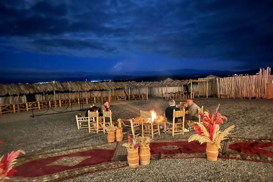 Passeios de quadriciclo e show ao vivo e jantar no deserto de Agafay