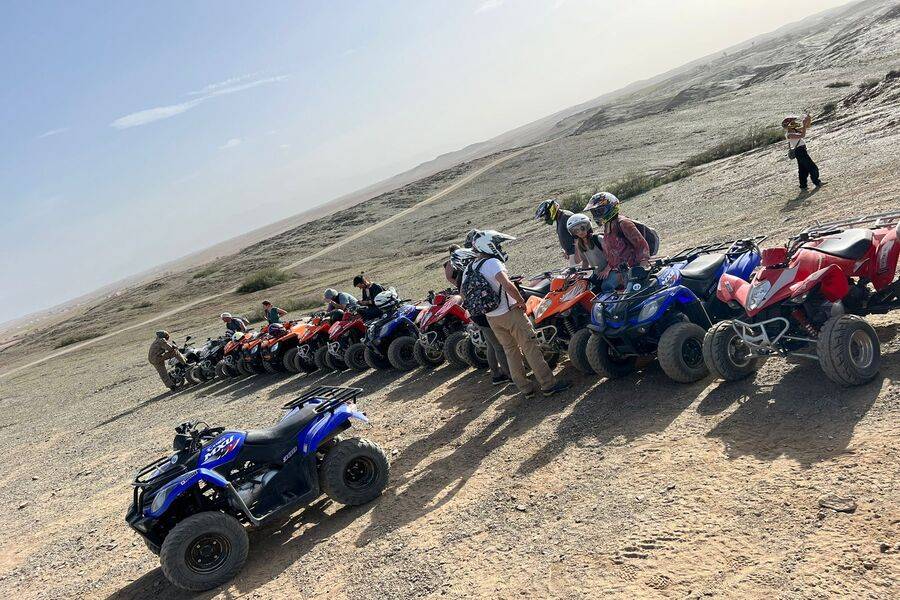 Passeios de quadriciclo e show ao vivo e jantar no deserto de Agafay