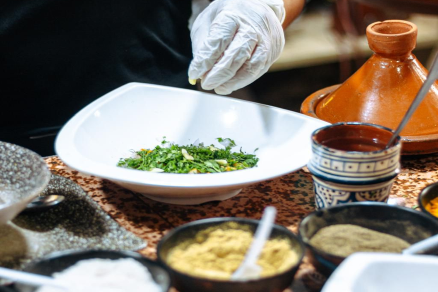 Aula de culinária marroquina Marrakech no Chouf l'Or com retirada
