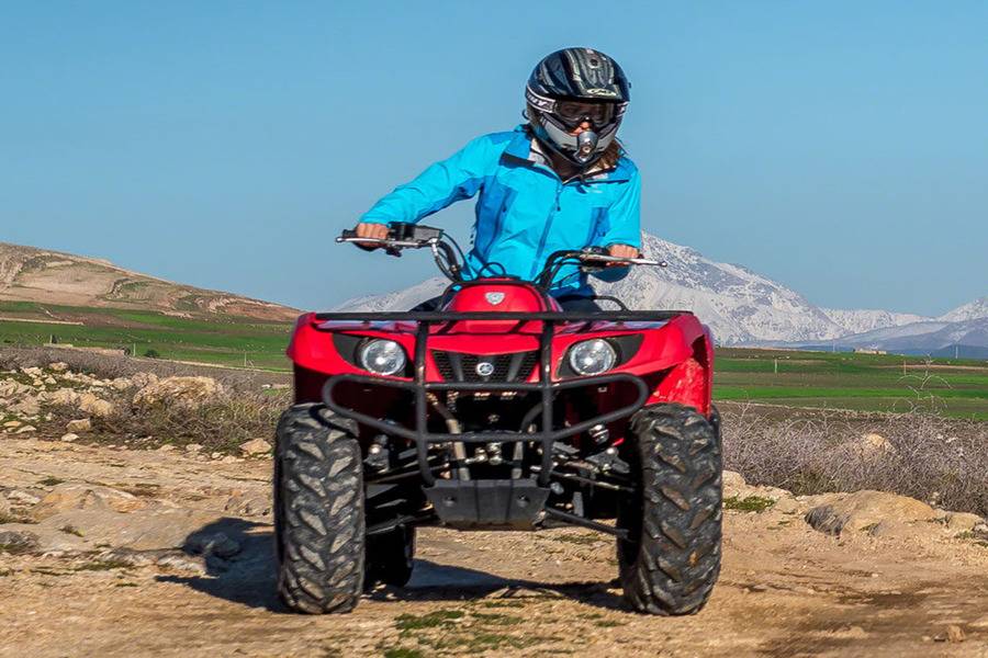 Quadriciclo, passeio de camelo e jantar no deserto rochoso de Agafay