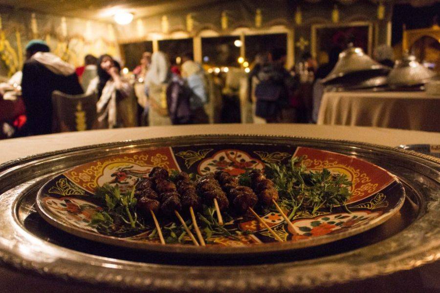 Delicioso jantar com o Histórico Fantasia e Show de Dança
