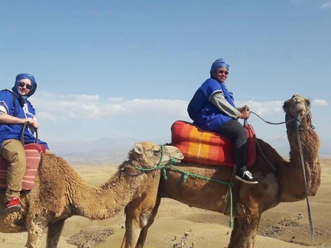 Experiência de passeio de camelo e moto-quatro no deserto rochoso de Agafay
