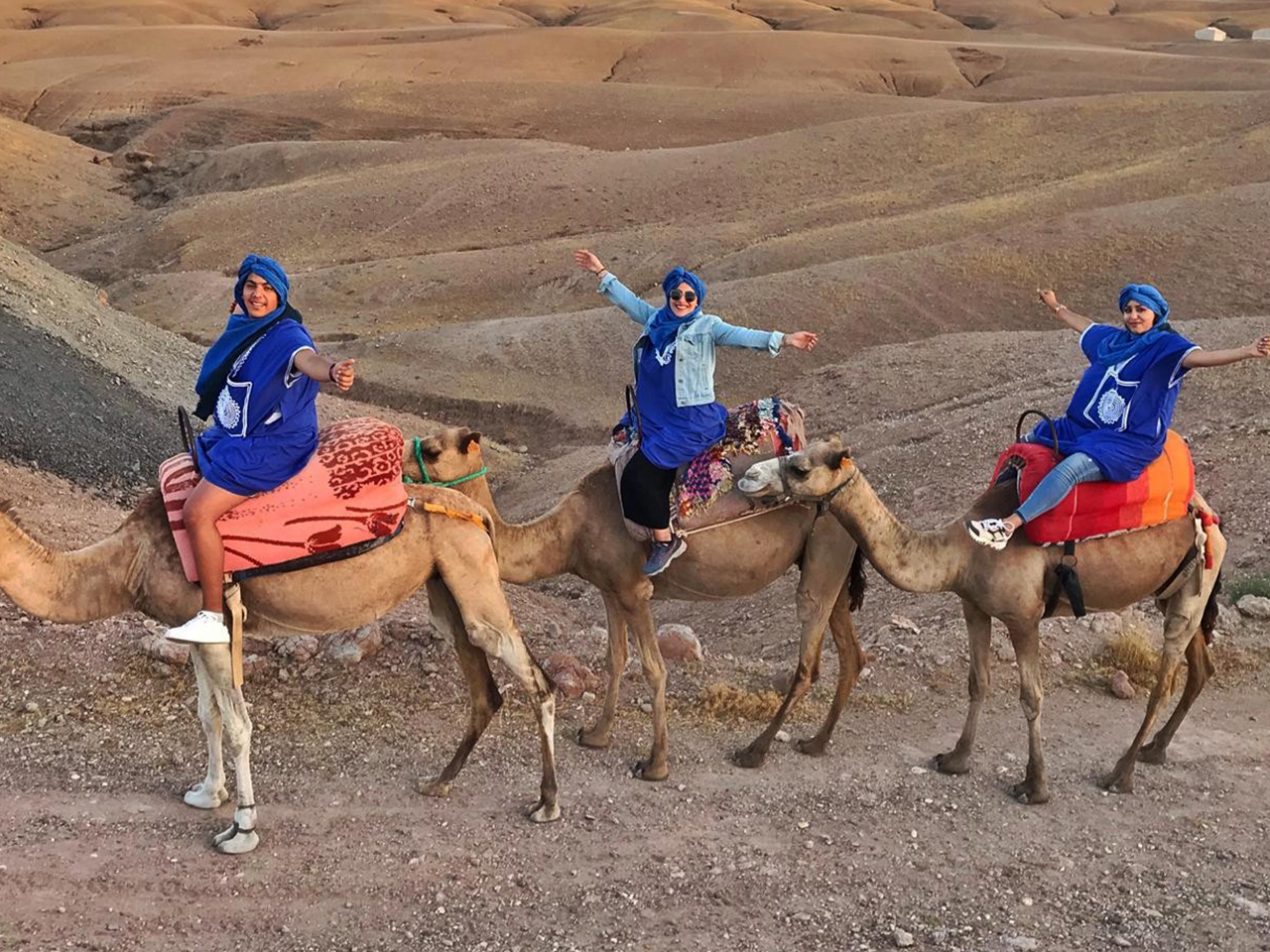 Experiência de passeio de camelo e moto-quatro no deserto rochoso de Agafay