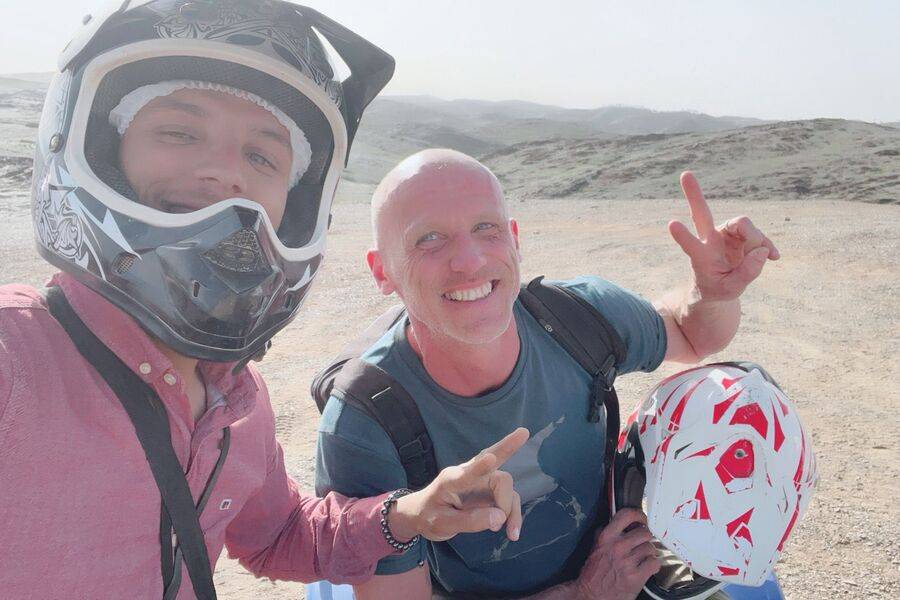 Experiência de passeio de camelo e moto-quatro no deserto rochoso de Agafay