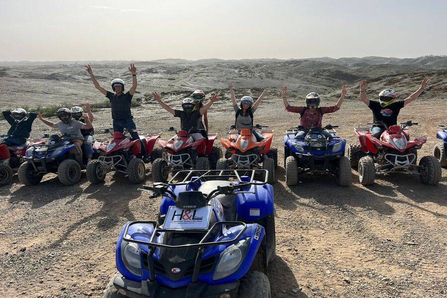 Quadriciclo, passeio de camelo e jantar no deserto rochoso de Agafay