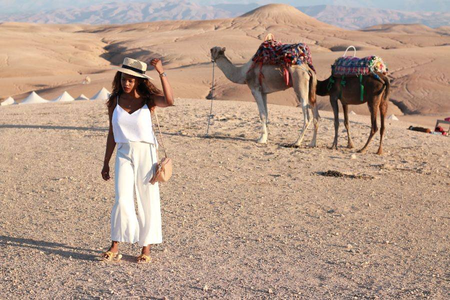 Quadriciclo, passeio de camelo e jantar no deserto rochoso de Agafay