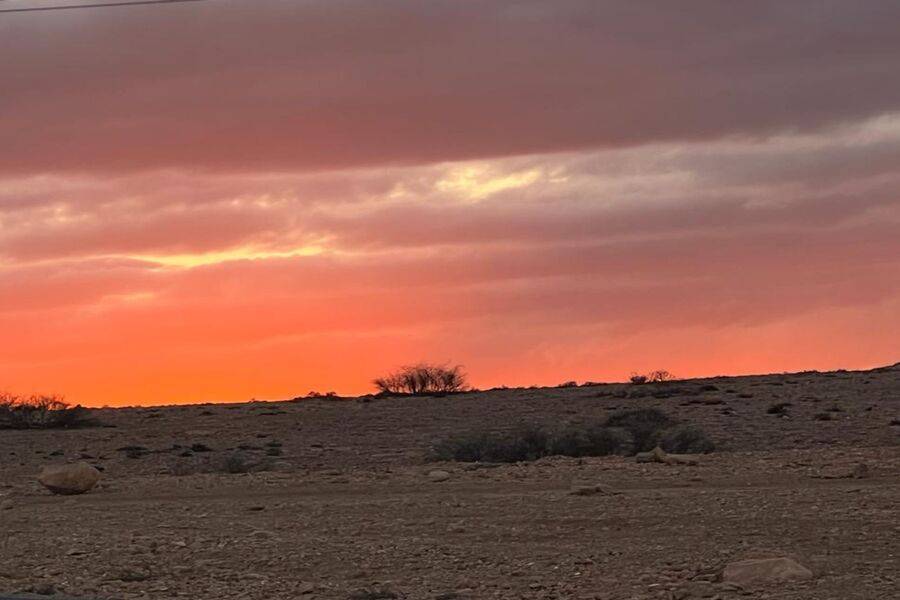Jantar ao pôr do sol no deserto de Agafay